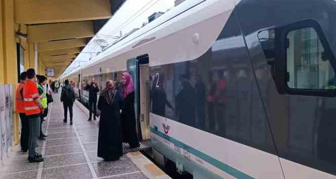 Bakan Karaismailoğlu: "3’üncü tren setinin bu yılın 3’üncü çeyreğinde hazır hale getirilmesi planlanıyor"