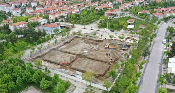 Binbirevler Kapalı Pazaryerinde çalışmalar devam ediyor