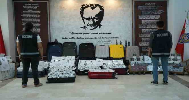 Bulgaristan’dan valizlerle getirilen 4 milyon liralık kaçak elektronik sigara ele geçirildi: 7 şüpheliye gözaltı