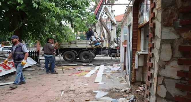 Nazilli Belediyesi merkezdeki büfeyi yeniliyor