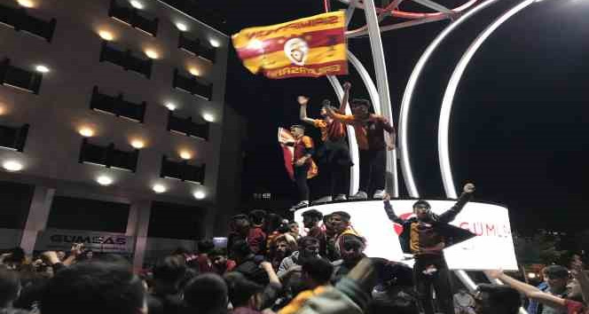 Galatasaray’ın şampiyonluğu Gümüşhane’ne coşkuyla kutlandı