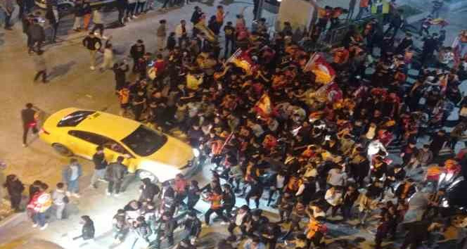 Galatasaray’ın şampiyonluğu Hakkari’de coşkuyla kutlandı