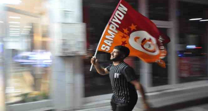 Kars’ta Galatasaraylılar sokaklara döküldü