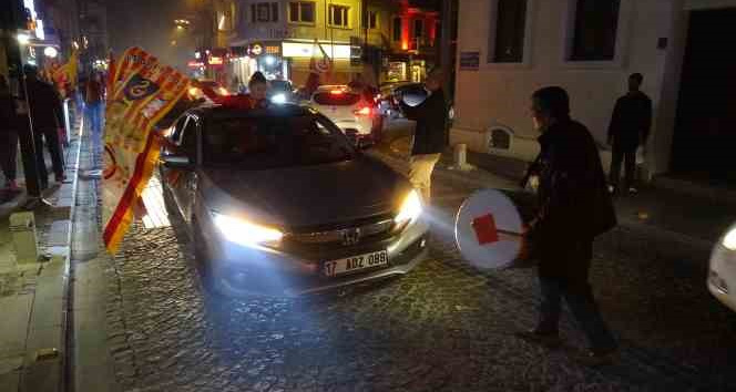 Çanakkale’de taraftarlardan davul zurnalı kutlama