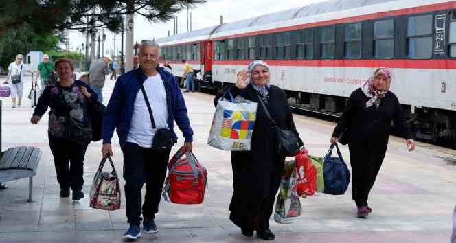 Akın akın gelen gurbetçiler, “Türkiye’yi kıskanıyorlar, Almanya da çok pahalı”