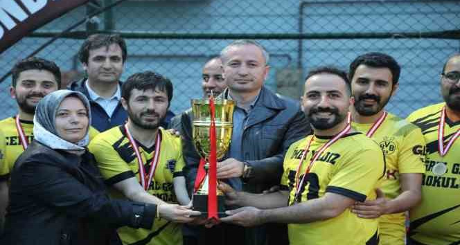 Önder Baydar Eğitimciler Ligi Şampiyonu Ertuğrul Gazi Ortaokulu oldu