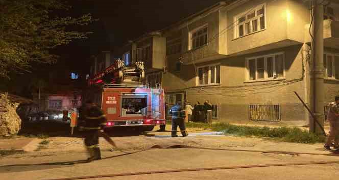 Burdur’da çatı yangını