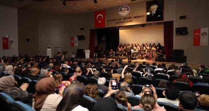 Kiraz Çiçeği Korosu ilk konserini verdi
