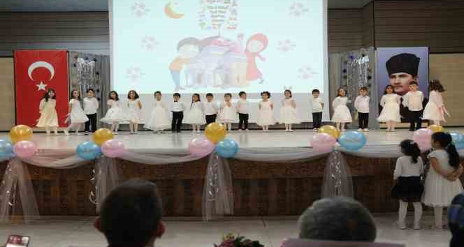Kur’an kursu mezuniyetinde renkli görüntüler oluştu