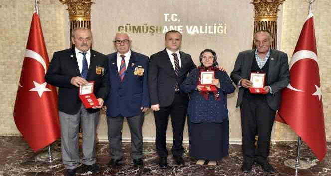 Gümüşhane’de Kıbrıs Gazileri madalyalarını aldı