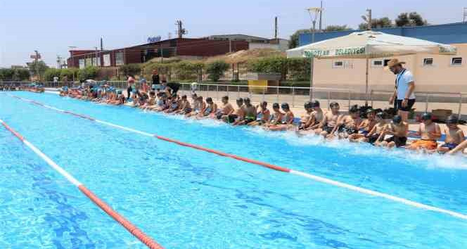 Toroslar Belediyesinin yüzme kursu kayıtları 5 Haziran’da başlıyor