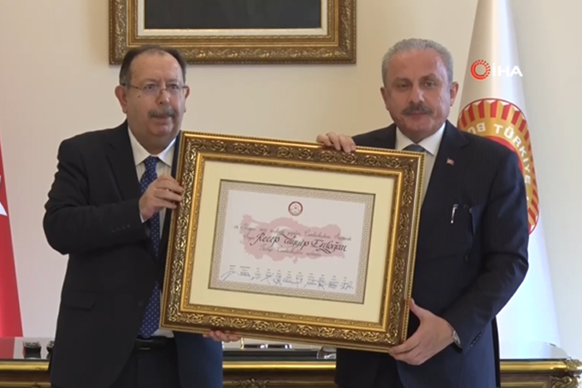 Cumhurbaşkanı Erdoğan'ın mazbatası TBMM Başkanı Şentop'a teslim edildi
