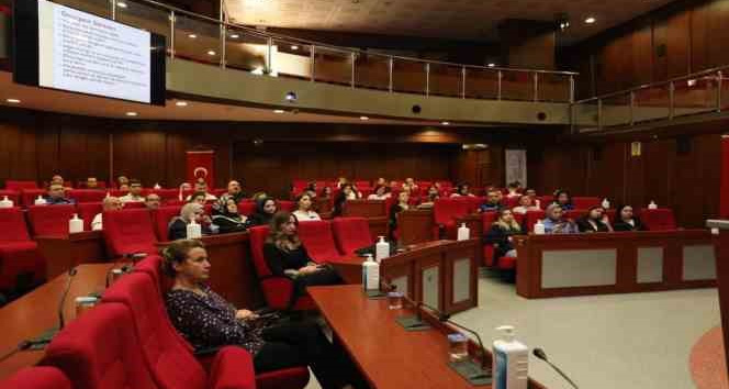 Masa başı çalışan personele ergonomi eğitimi