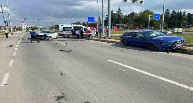 İpsala’da 2 otomobilin çarpıştığı kazada 2 kişi yaralandı