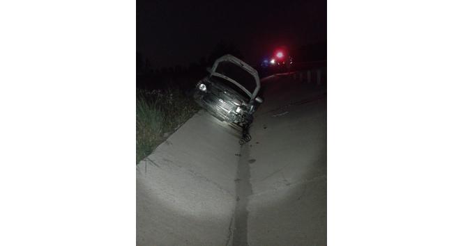 Keşan’da bariyere çarpan otomobilin sürücüsü yaralandı