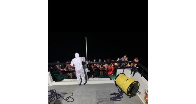Ayvacık açıklarında 54 kaçak göçmen yakalandı