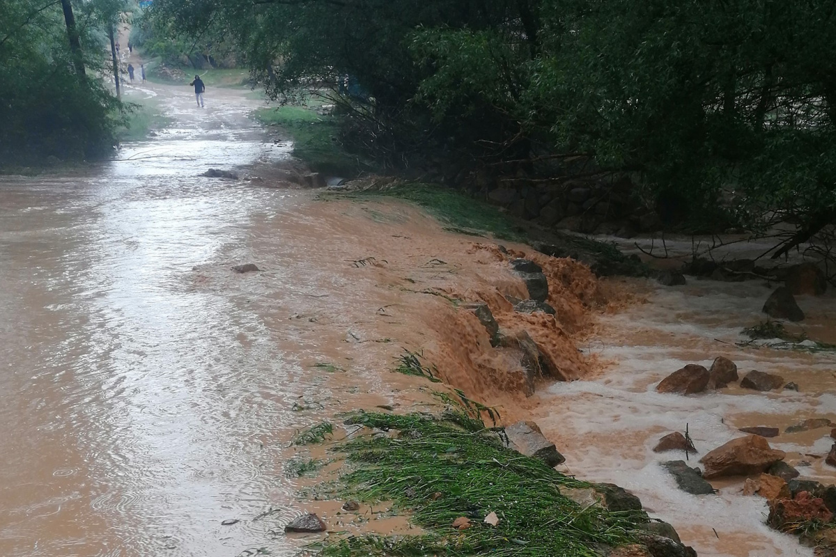 Kırıkkale&#039;de sel felaketi: Araçlar sürüklendi, hayvanlar telef oldu