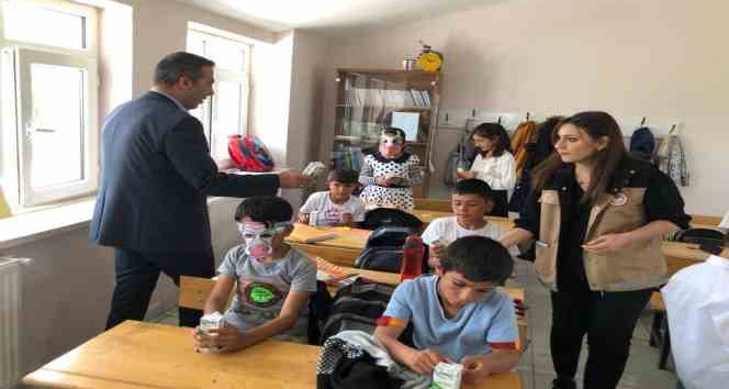 Dünya Süt Günü çocuklara süt dağıtılarak kutlandı