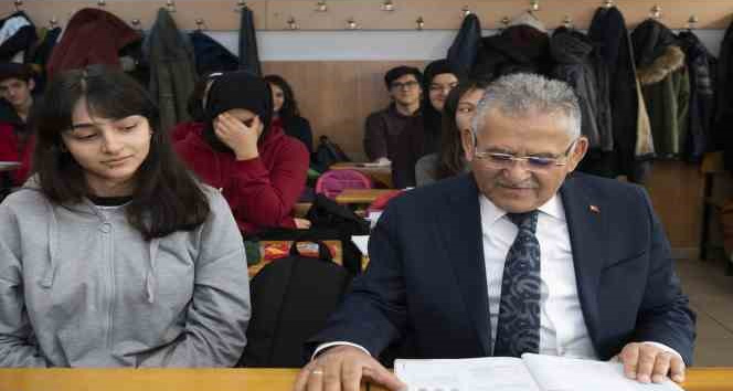 Başkan Büyükkılıç: "LGS’de ter dökecek öğrencilerimize başarılar diliyorum"