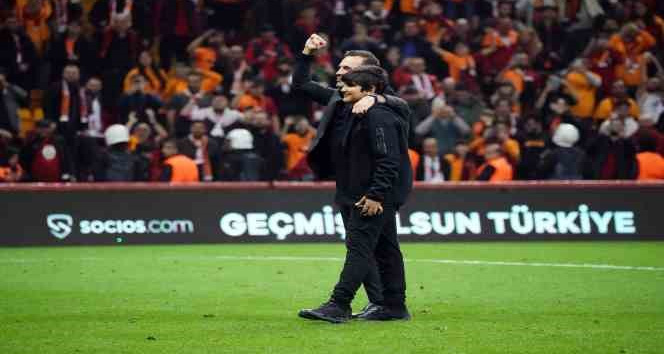 Okan Buruk ve oğlu Ali Yiğit’in şampiyonluk sevinci