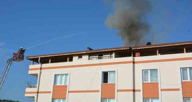 Ordu’da 7 katlı binanın çatı katında yangın