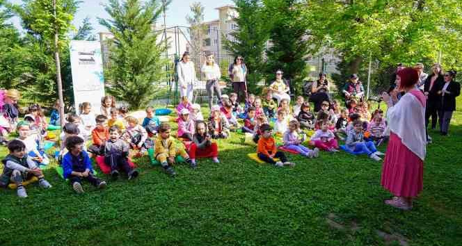 Çocuklar şair Elem Erk ile buluştu