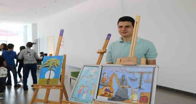Özel öğrenci Enes; yaptığı resimlerle Türkiye derecesi elde etti