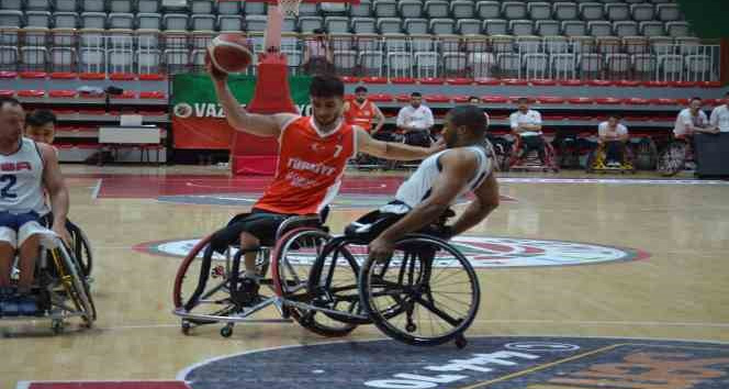 Türkiye’de evinde ABD’yi durduramadı: 81-59