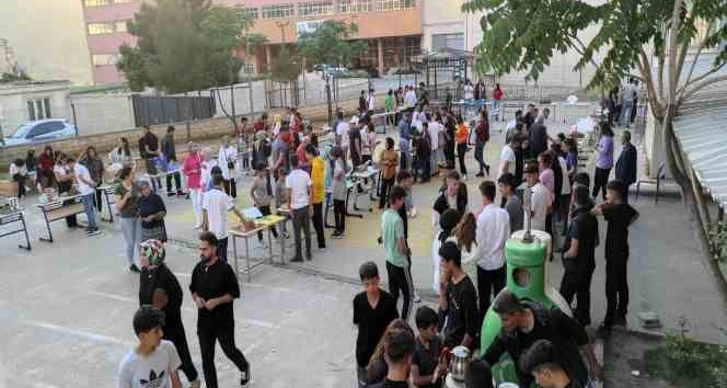 Sason’da lise öğrencilerinin yılsonu sergisine yoğun ilgi