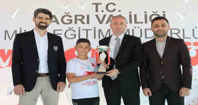 Ağrı’da 35 bin 245 kişinin ziyaret ettiği ‘Bilim Dolu Günler Bilim Şenliği’ ödül töreni düzenlendi