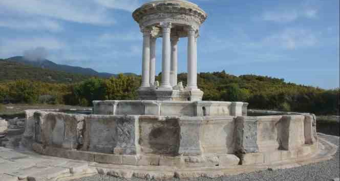 Kibyra Antik Kenti’nin eşsiz çeşmesi görenleri hayran bırakıyor