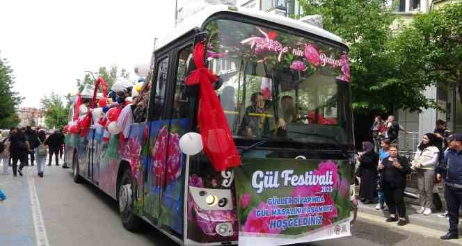 Isparta’da "Gül Festivali" renkli görüntülerle başladı