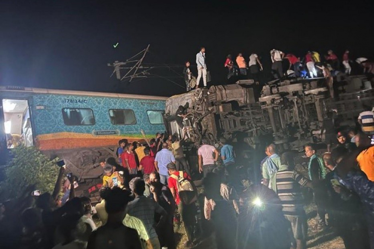 Hindistan'da tren kazası: 50 ölü, 350 yaralı