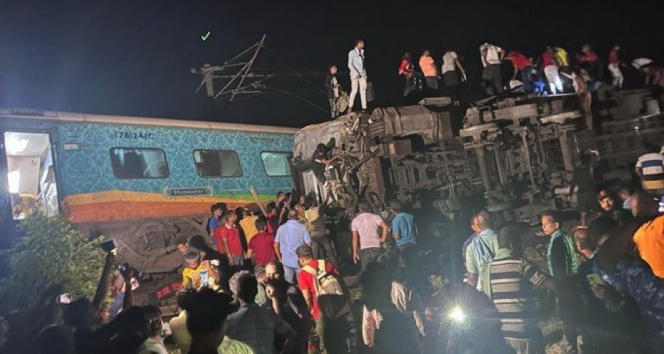 Hindistanda tren kazası: 50 ölü, 350 yaralı