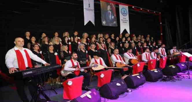 Fatsa’da kadın koro ekibinden halk müziği konseri