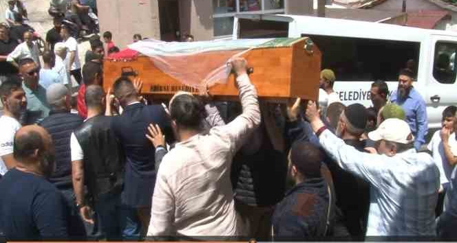 Tüfekle 11 yaşındaki çocuk tarafından vurulan genç kız, tabutuna sarılan duvakla toprağa verildi