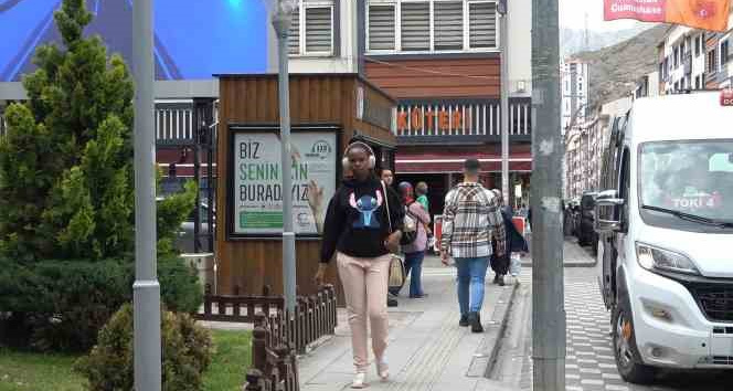 Afrikalı öğrenciler Gümüşhane’de dolmuşta konser verirse...