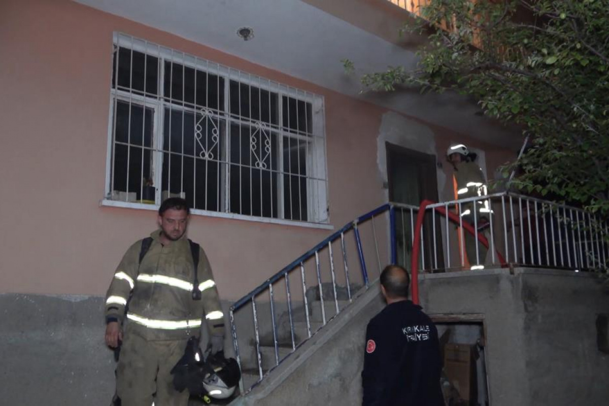 Kırıkkale&#039;de 2 katlı evde yangın paniği