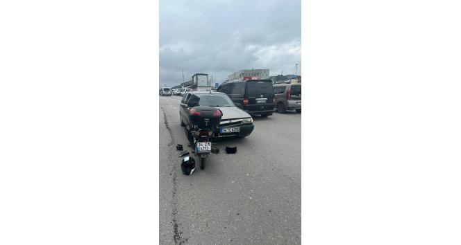Ters şeride giren otomobil motosiklete çarptı: 1 yaralı