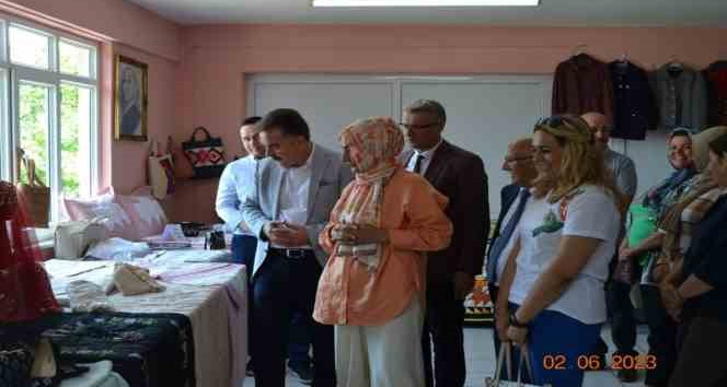 Bostancı Mahallesinde, Hayat Boyu Öğrenme yılsonu sergisi açıldı
