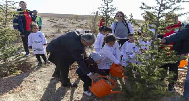 Kayseri Büyükşehir’den mesire alanı, yol ve refüjlere 15 bin, ilçelere 225 bin fidan