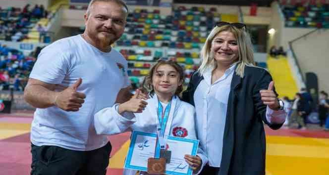 İlk kez katıldığı judo şampiyonada Türkiye üçüncüsü oldu