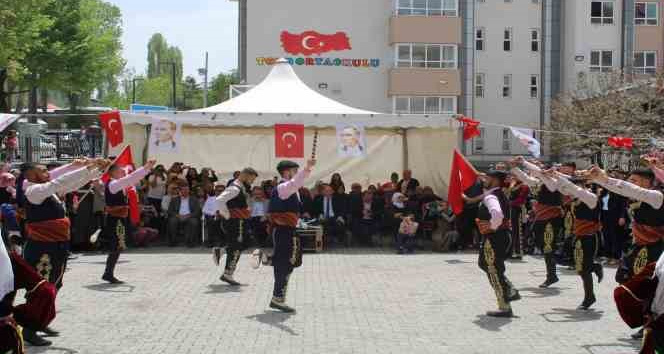 Bir yıllık emeklerini sergilediler