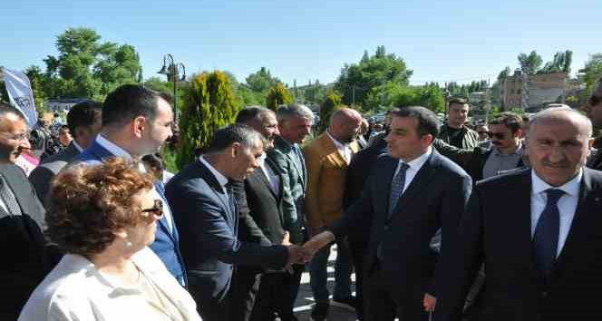 Kars’ta el emeği göz nuru ürünler sergilendi