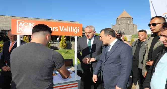 Kars’ta Açık Kapı standı açıldı
