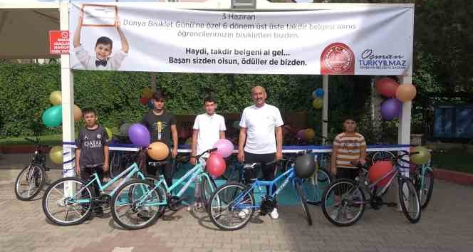 6 takdir getiren öğrenciye bir bisiklet hediye