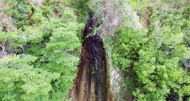 Ağlayan şelale dikkat çekiyor