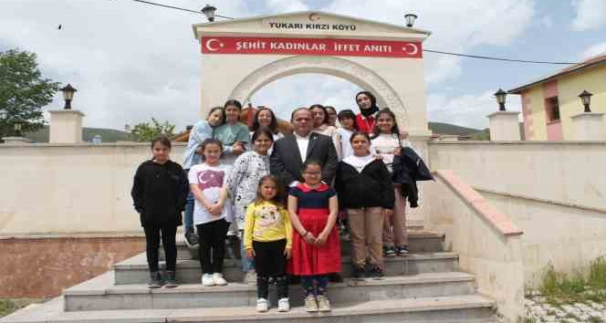 Namuslarını korumak için kuyuya atlayan şehit kadınların yaşadıkları minik Elif Naz’ı gözyaşlarına boğdu