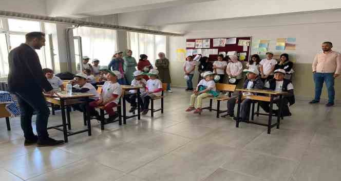 Minik öğrenciler organik tarımı öğreniyor