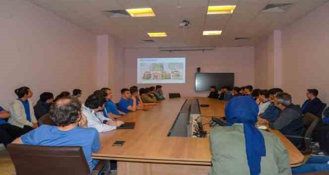 Lise öğrencileri, Bilgi İşlem Daire Başkanlığını ziyaret etti